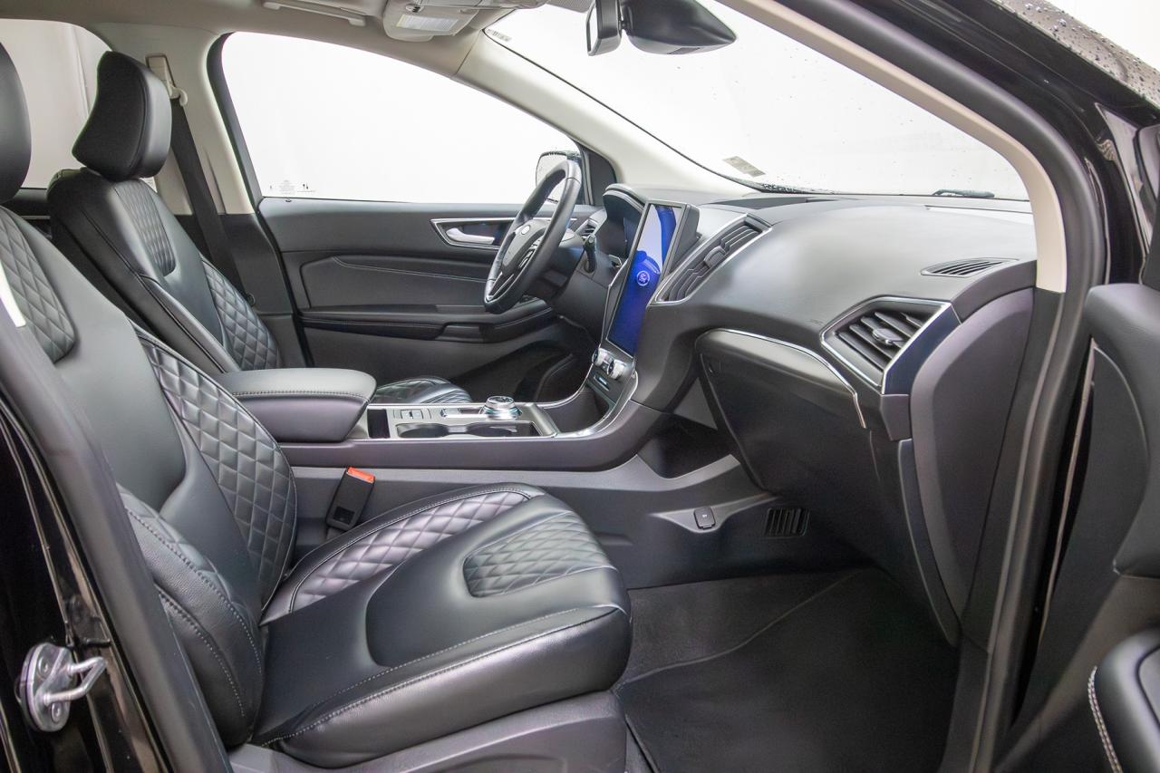 2024 Ford Edge Titanium AWD Photo5