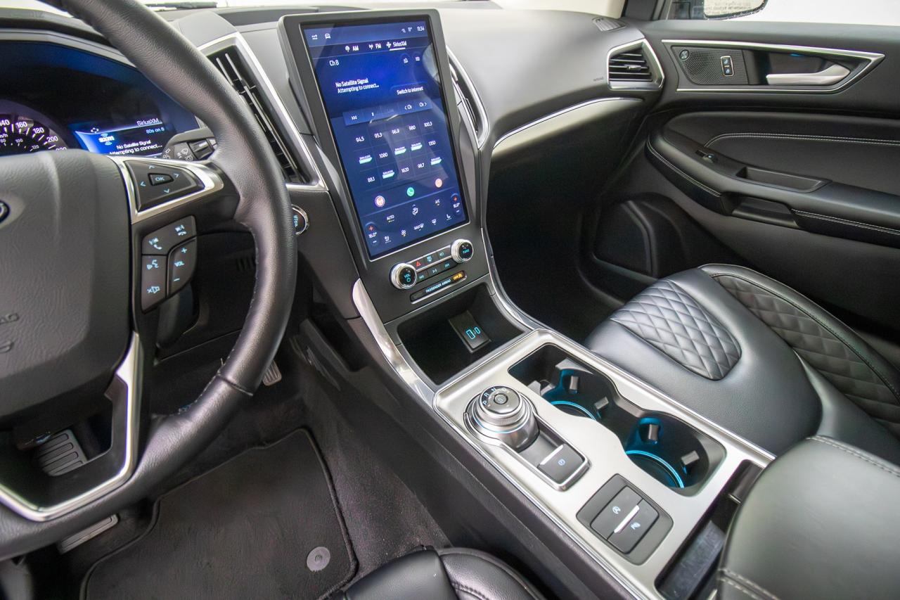 2024 Ford Edge Titanium AWD Photo5