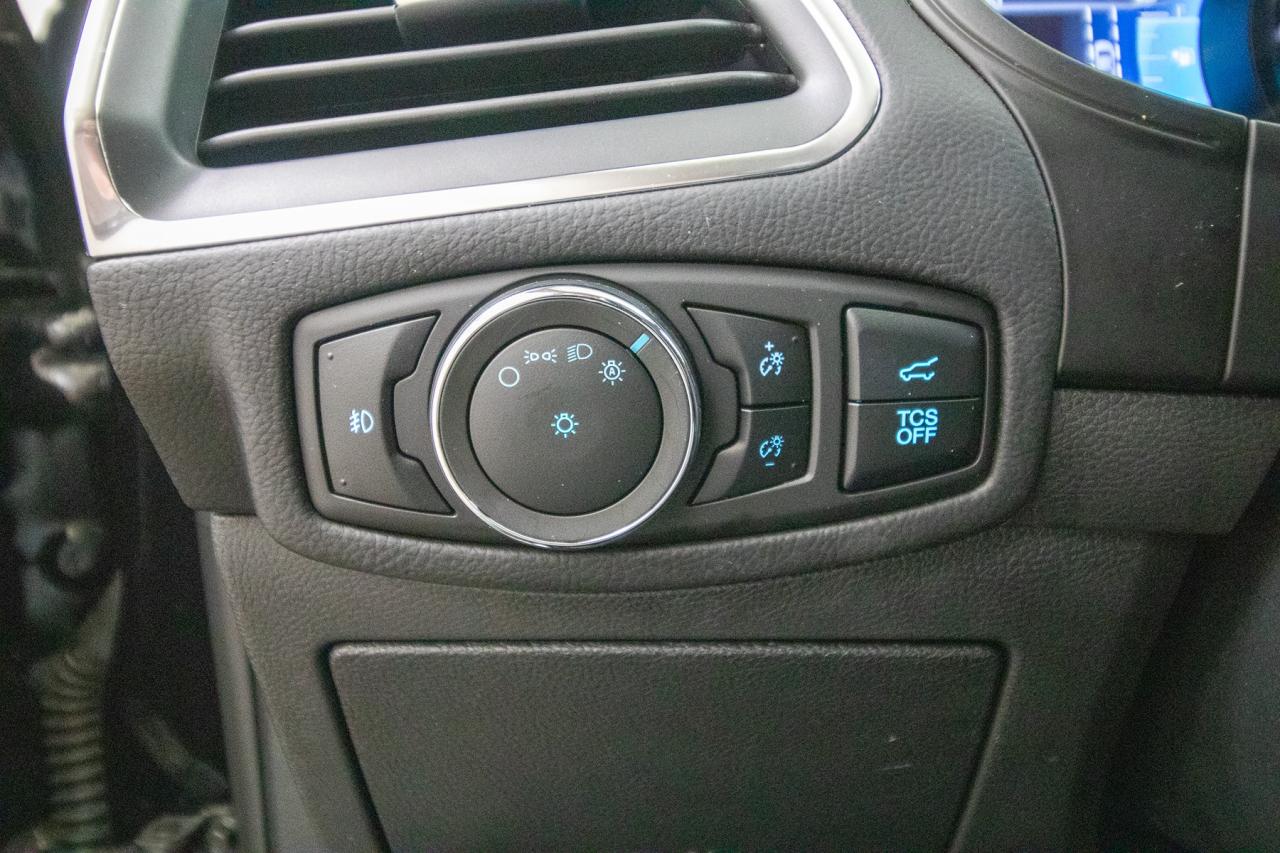 2024 Ford Edge Titanium AWD Photo5