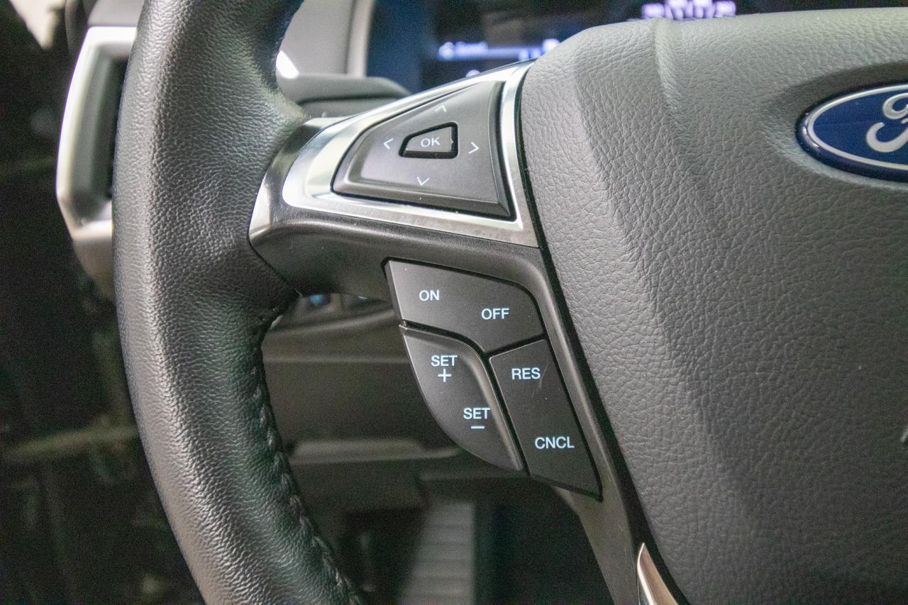 2024 Ford Edge Titanium AWD Photo5