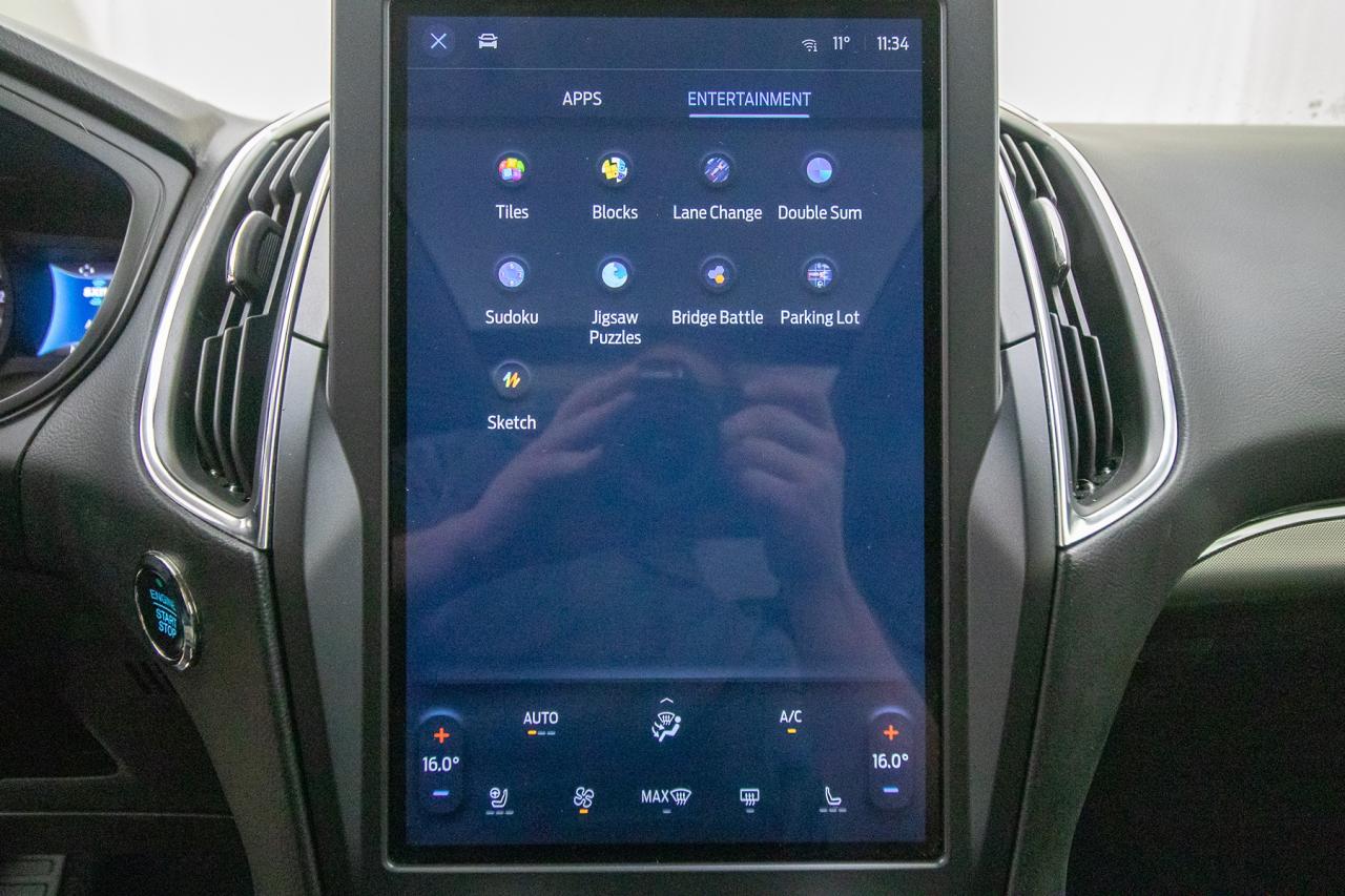 2024 Ford Edge Titanium AWD Photo5