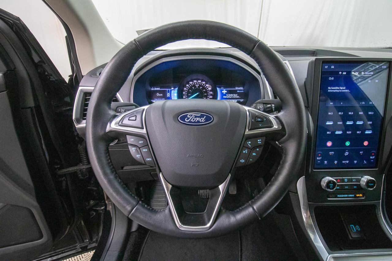 2024 Ford Edge Titanium AWD Photo5