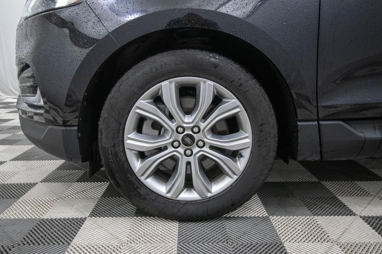 2024 Ford Edge Titanium AWD Photo5