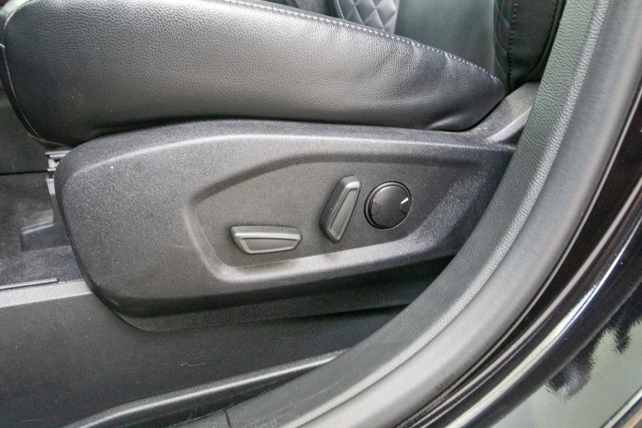 2024 Ford Edge Titanium AWD Photo5