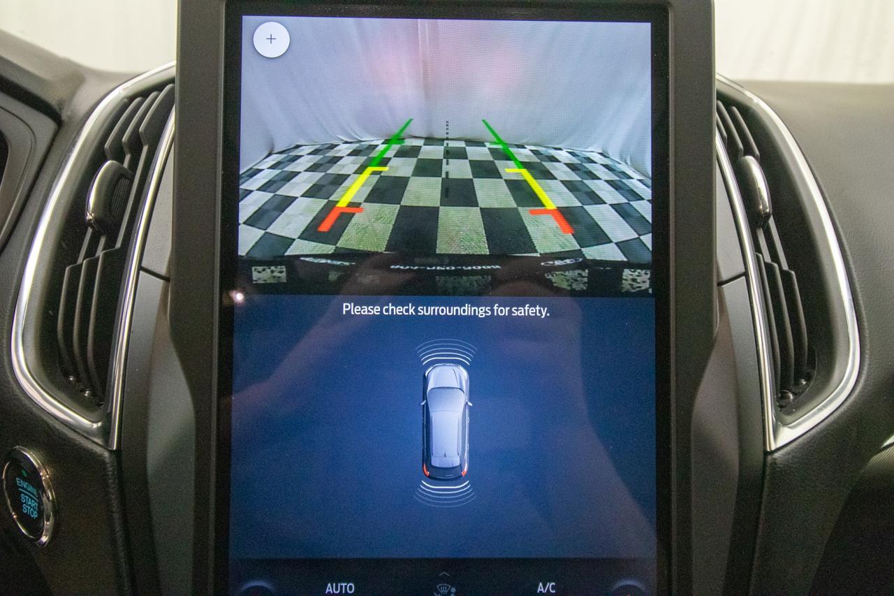 2024 Ford Edge Titanium AWD Photo5