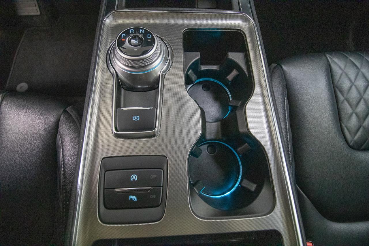 2024 Ford Edge Titanium AWD Photo5