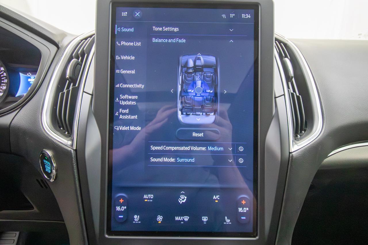 2024 Ford Edge Titanium AWD Photo5