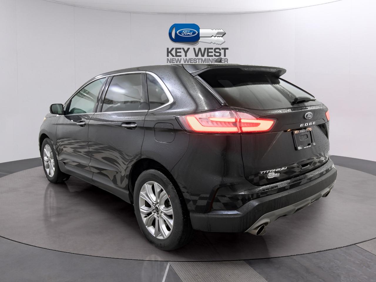 2024 Ford Edge Titanium AWD Photo2