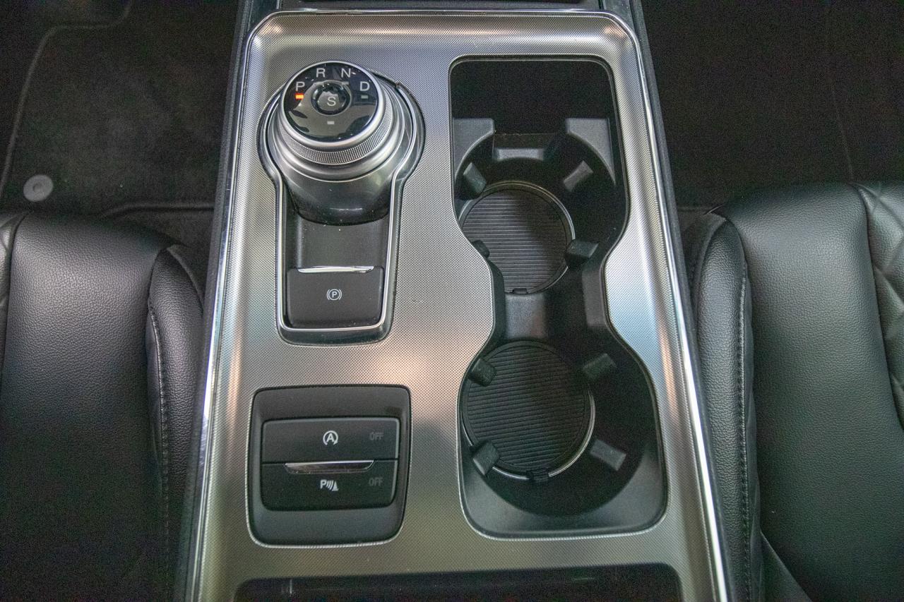 2024 Ford Edge Titanium AWD Photo5