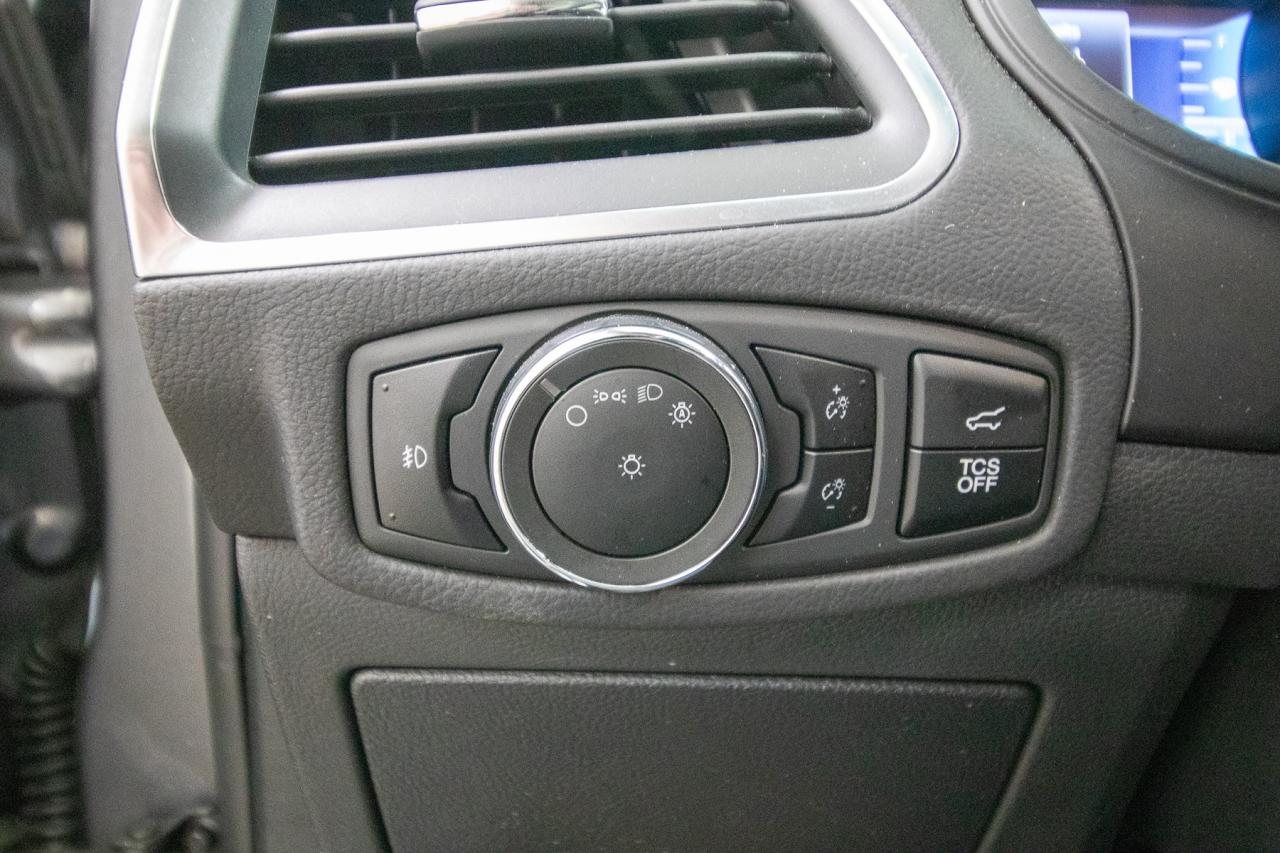 2024 Ford Edge Titanium AWD Photo5