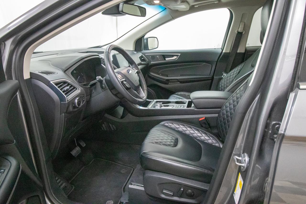 2024 Ford Edge Titanium AWD Photo5