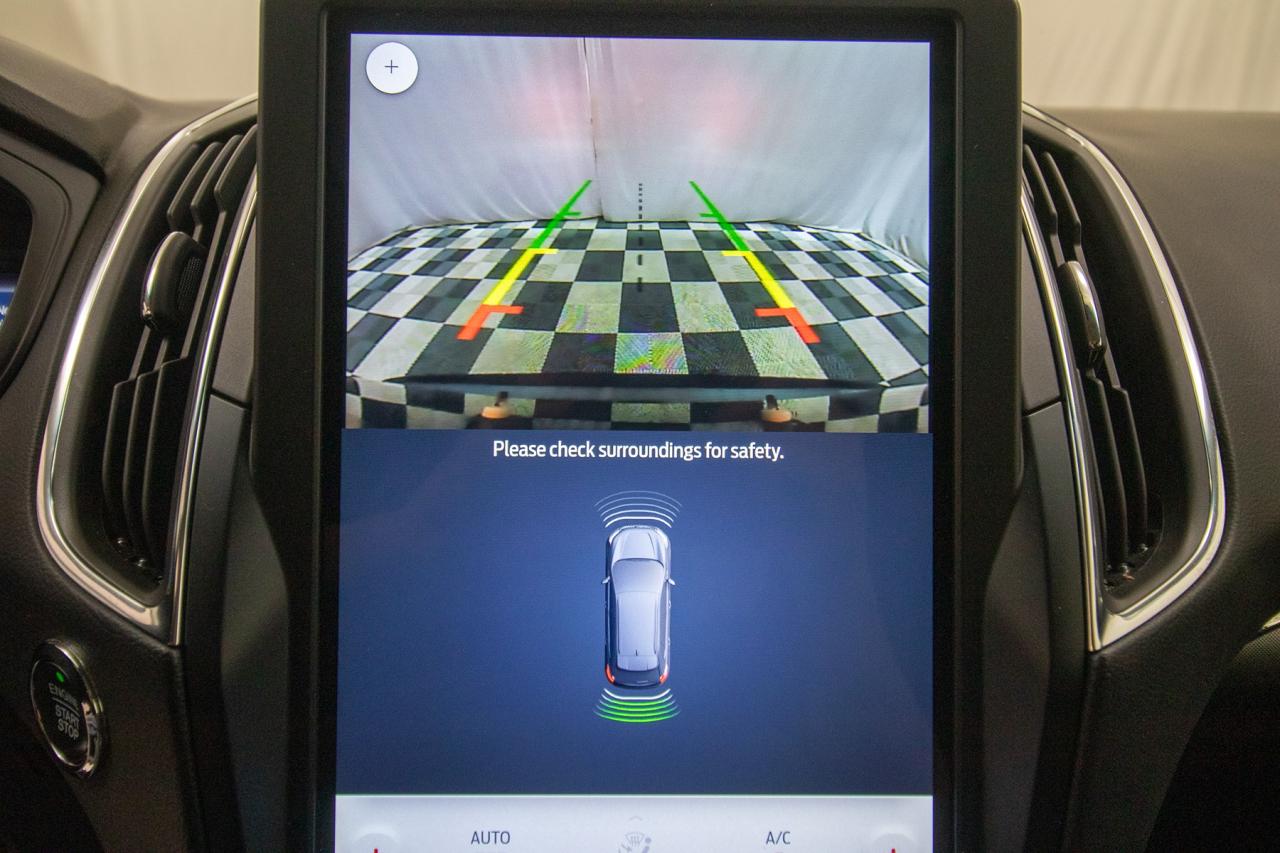 2024 Ford Edge Titanium AWD Photo5