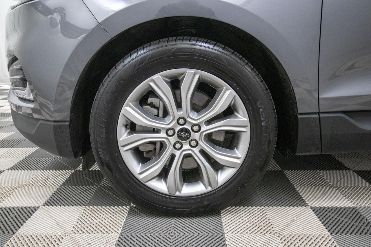 2024 Ford Edge Titanium AWD Photo5