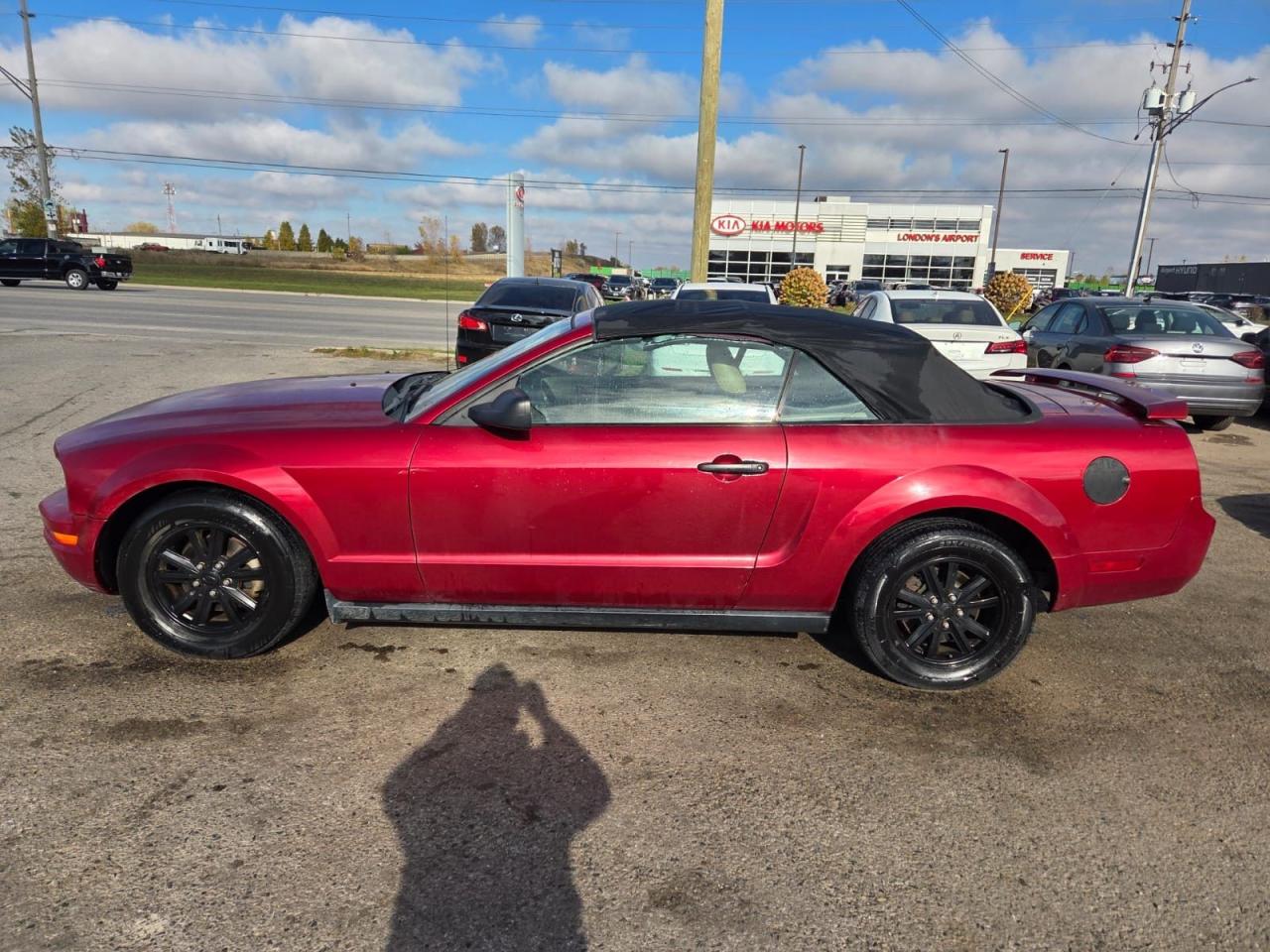 2005 Ford Mustang  - Photo #2