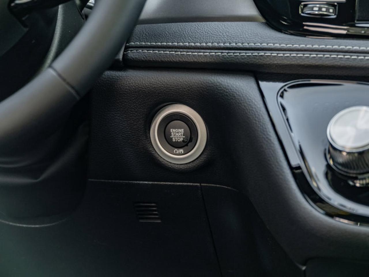 2026 Chrysler Pacifica Select Photo