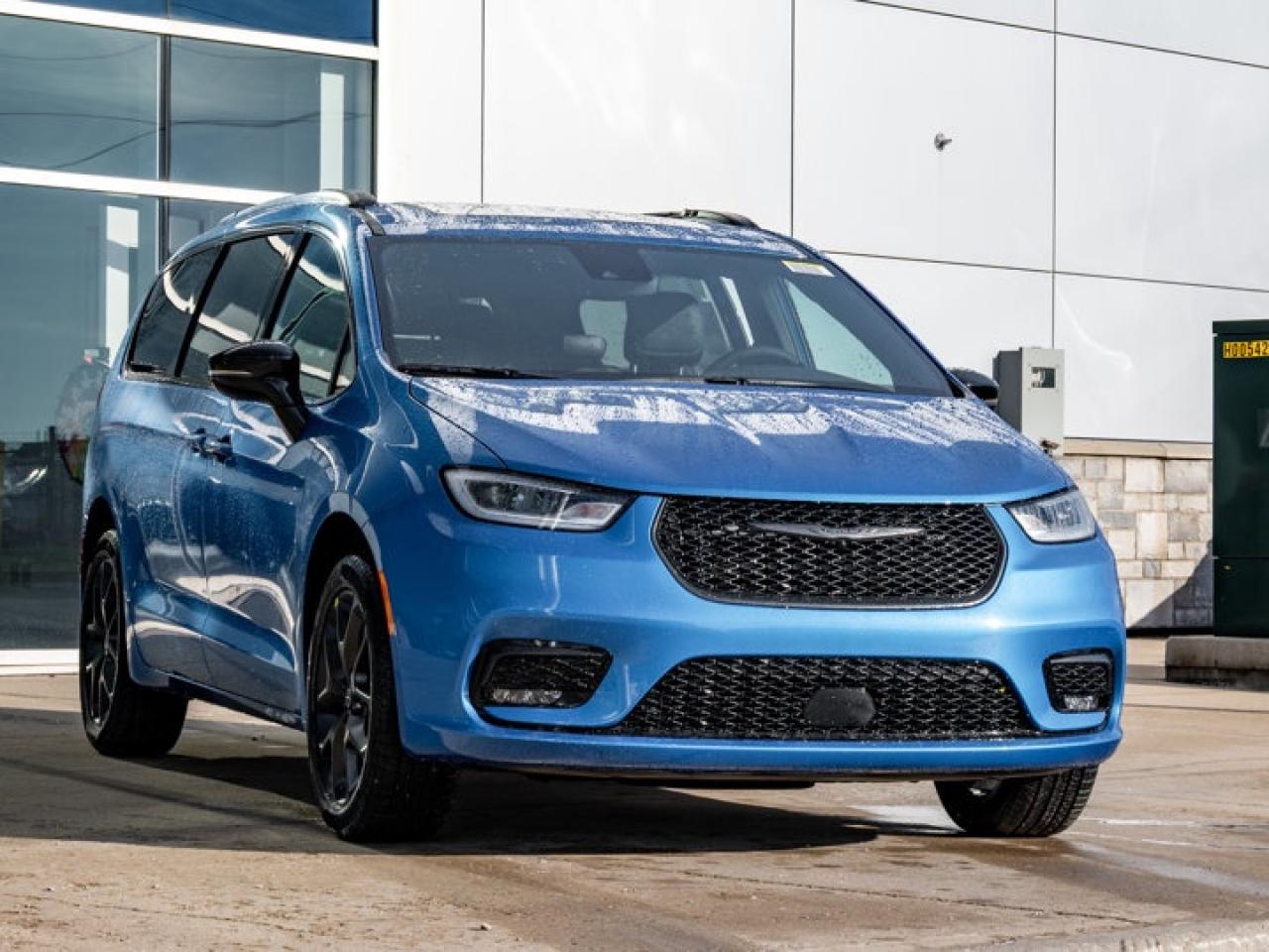 2026 Chrysler Pacifica Select Photo