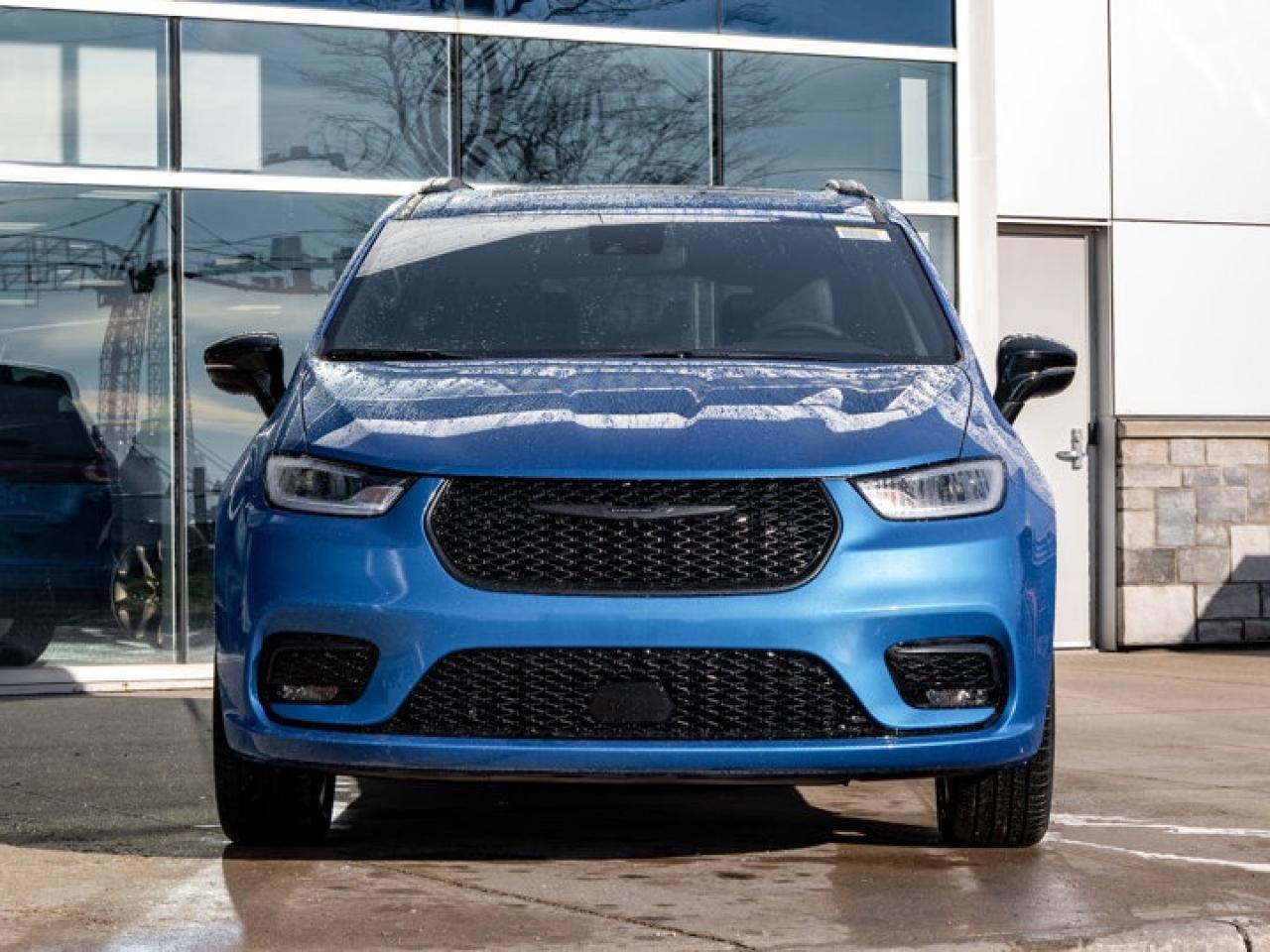 2026 Chrysler Pacifica Select Photo