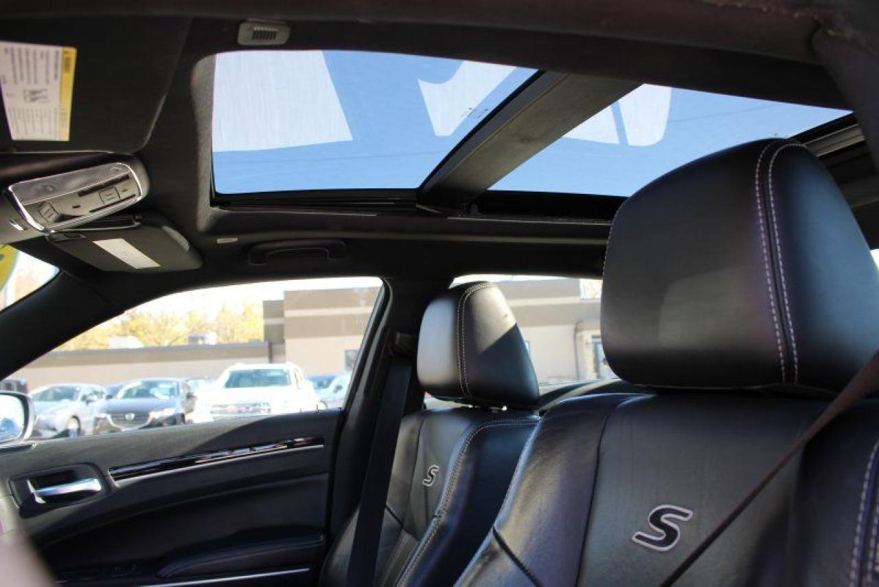 2022 Chrysler 300 300S*RWD*Heated Leather*Moon Roof*CarPlay*Rear Cam - Photo #10