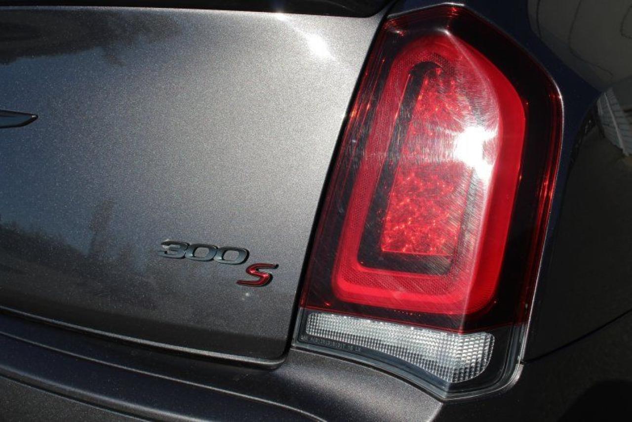 2022 Chrysler 300 300S*RWD*Heated Leather*Moon Roof*CarPlay*Rear Cam - Photo #4