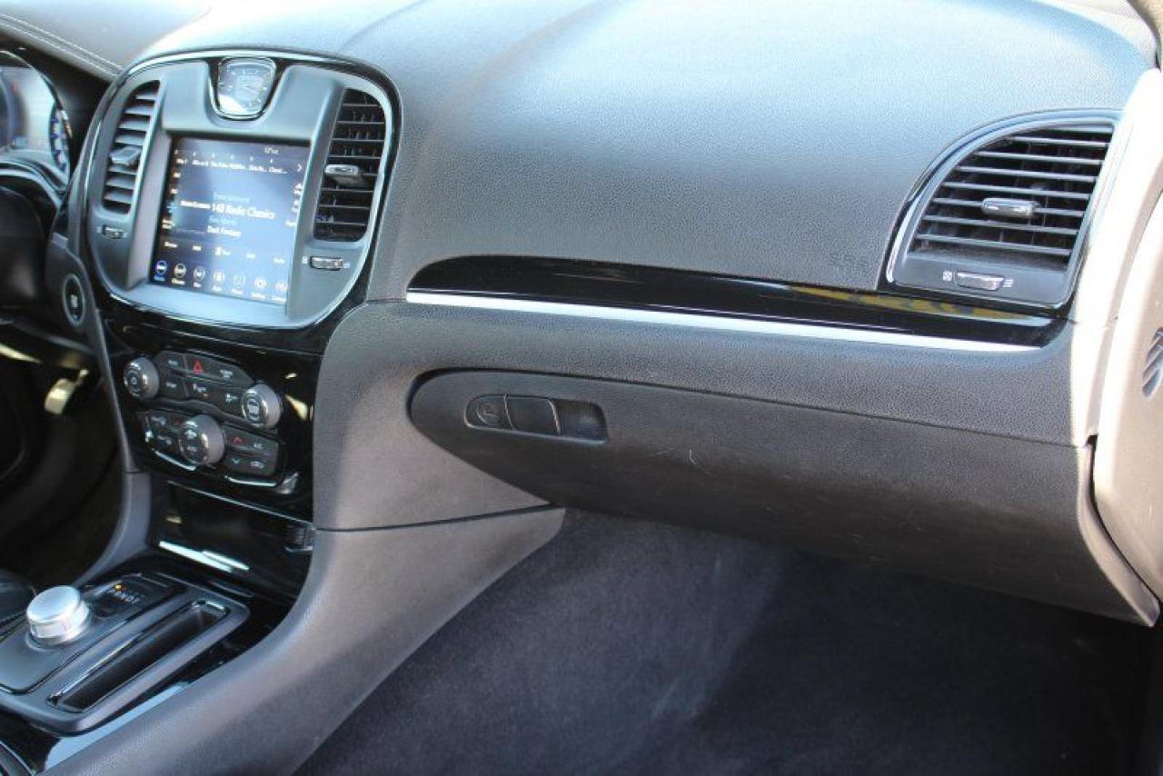 2022 Chrysler 300 300S*RWD*Heated Leather*Moon Roof*CarPlay*Rear Cam - Photo #13