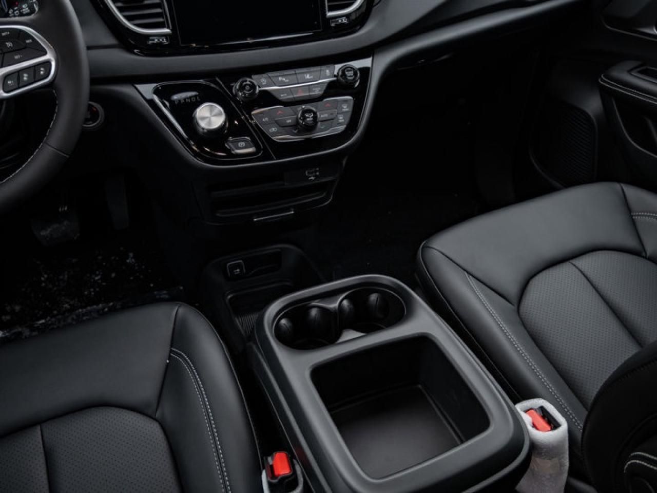 2026 Dodge Grand Caravan SXT Photo