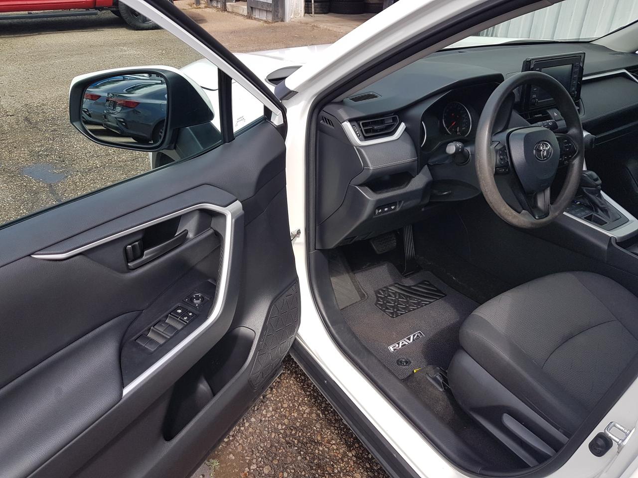 2022 Toyota RAV4 LE AWD *HEATED SEATS* Photo