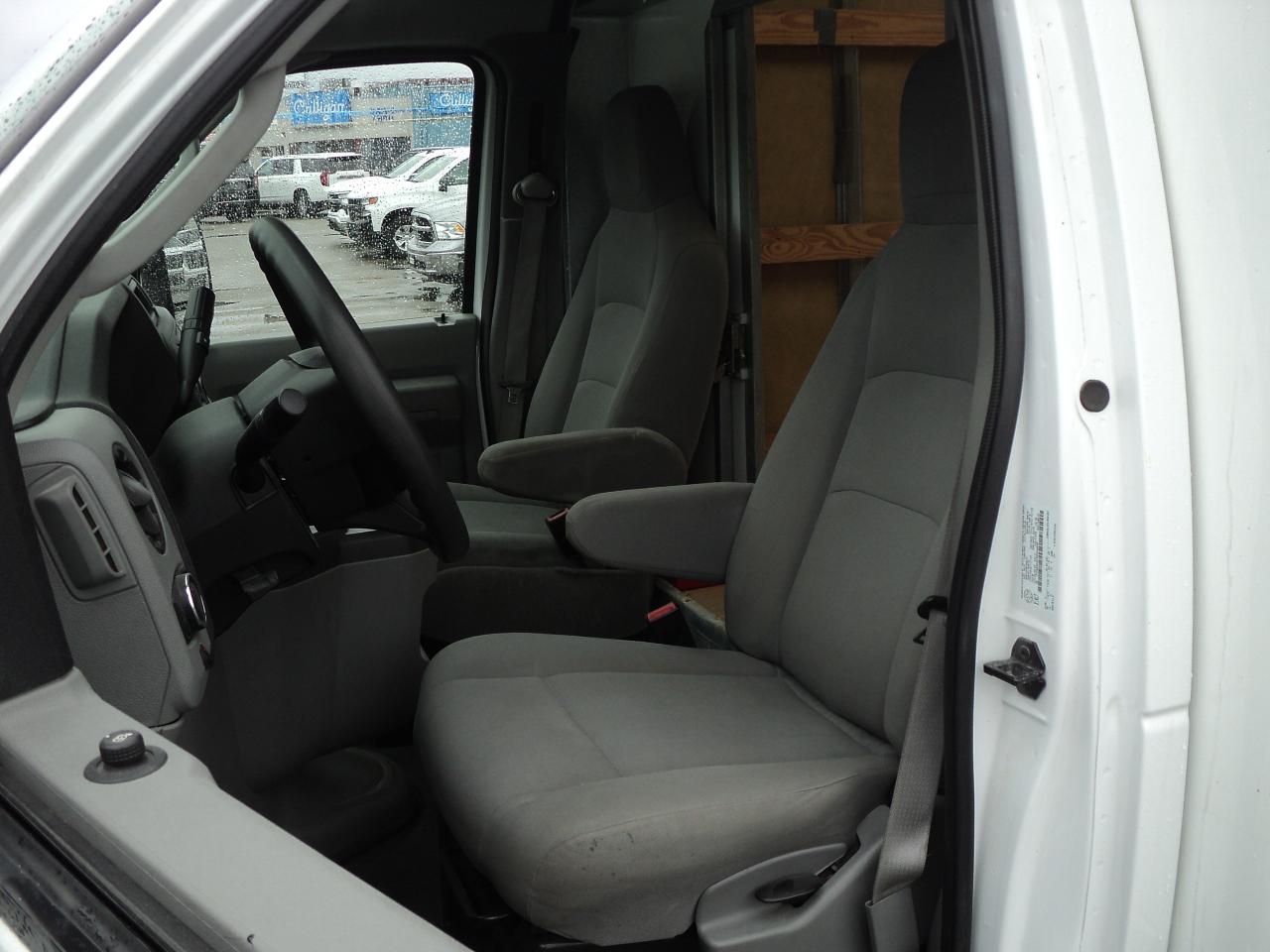 2024 Ford E-Series Cutaway E-450 CubeVan 7.3L8cylGas DRW 176"WB 2500lbs Lift - Photo #12