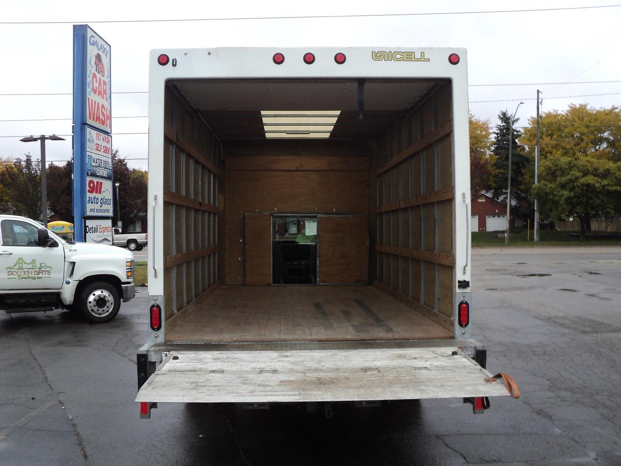 2024 Ford E-Series Cutaway E-450 CubeVan 7.3L8cylGas DRW 176"WB 2500lbs Lift - Photo #8