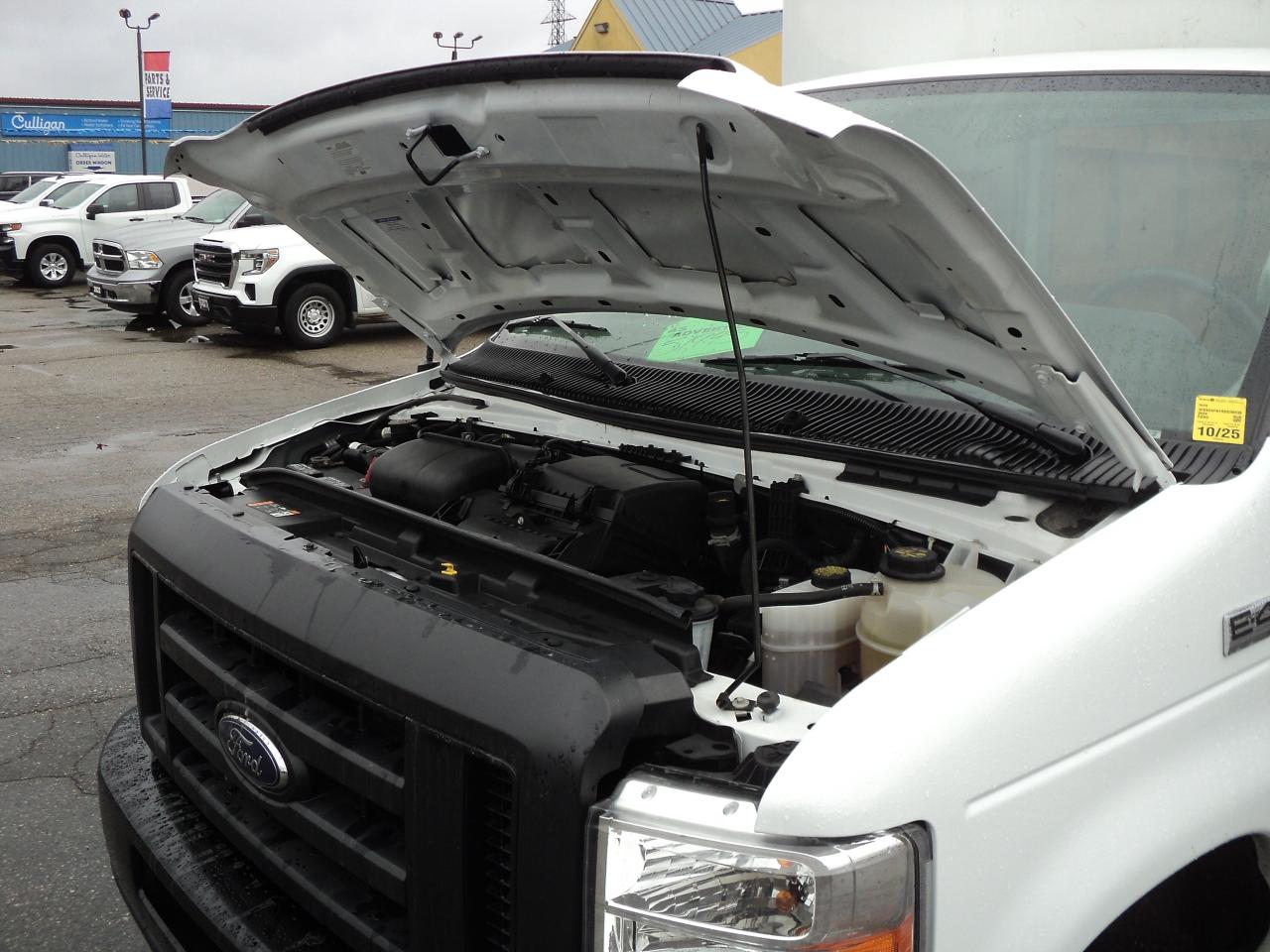 2024 Ford E-Series Cutaway E-450 CubeVan 7.3L8cylGas DRW 176"WB 2500lbs Lift - Photo #34