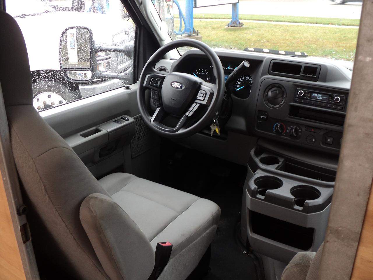 2024 Ford E-Series Cutaway E-450 CubeVan 7.3L8cylGas DRW 176"WB 2500lbs Lift - Photo #15