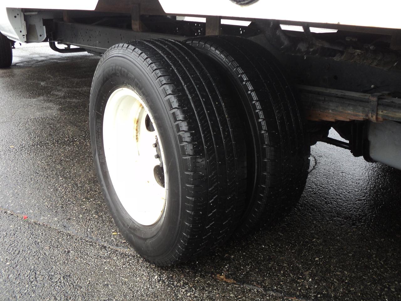 2024 Ford E-Series Cutaway E-450 CubeVan 7.3L8cylGas DRW 176"WB 2500lbs Lift - Photo #31