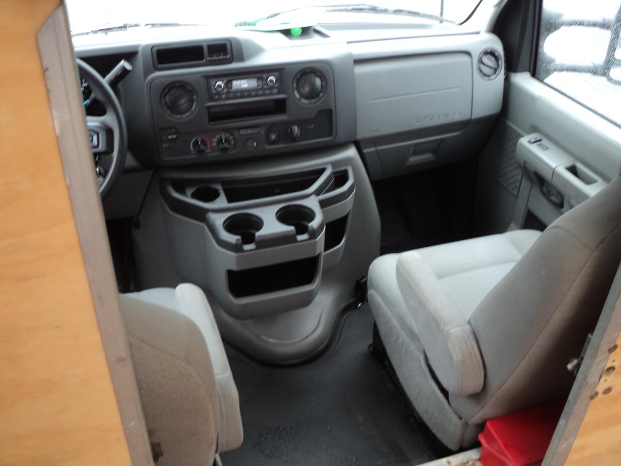 2024 Ford E-Series Cutaway E-450 CubeVan 7.3L8cylGas DRW 176"WB 2500lbs Lift - Photo #16