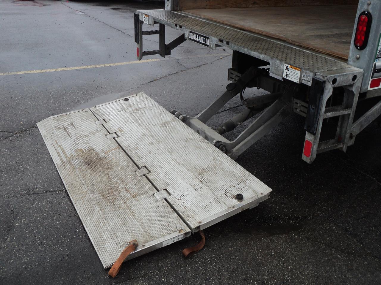 2024 Ford E-Series Cutaway E-450 CubeVan 7.3L8cylGas DRW 176"WB 2500lbs Lift - Photo #25