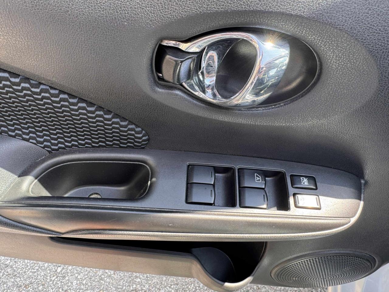 2016 Nissan Versa Note SL - Photo #9