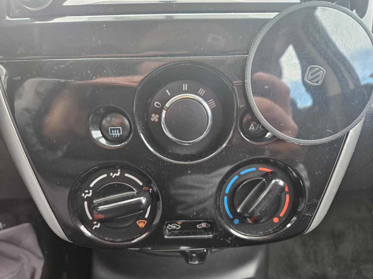 2016 Nissan Versa Note SL Photo