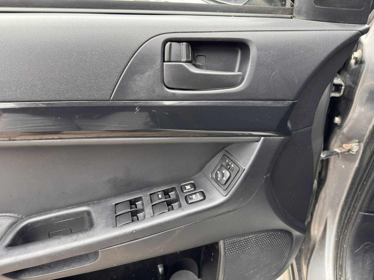 2017 Mitsubishi Lancer ES - Photo #9