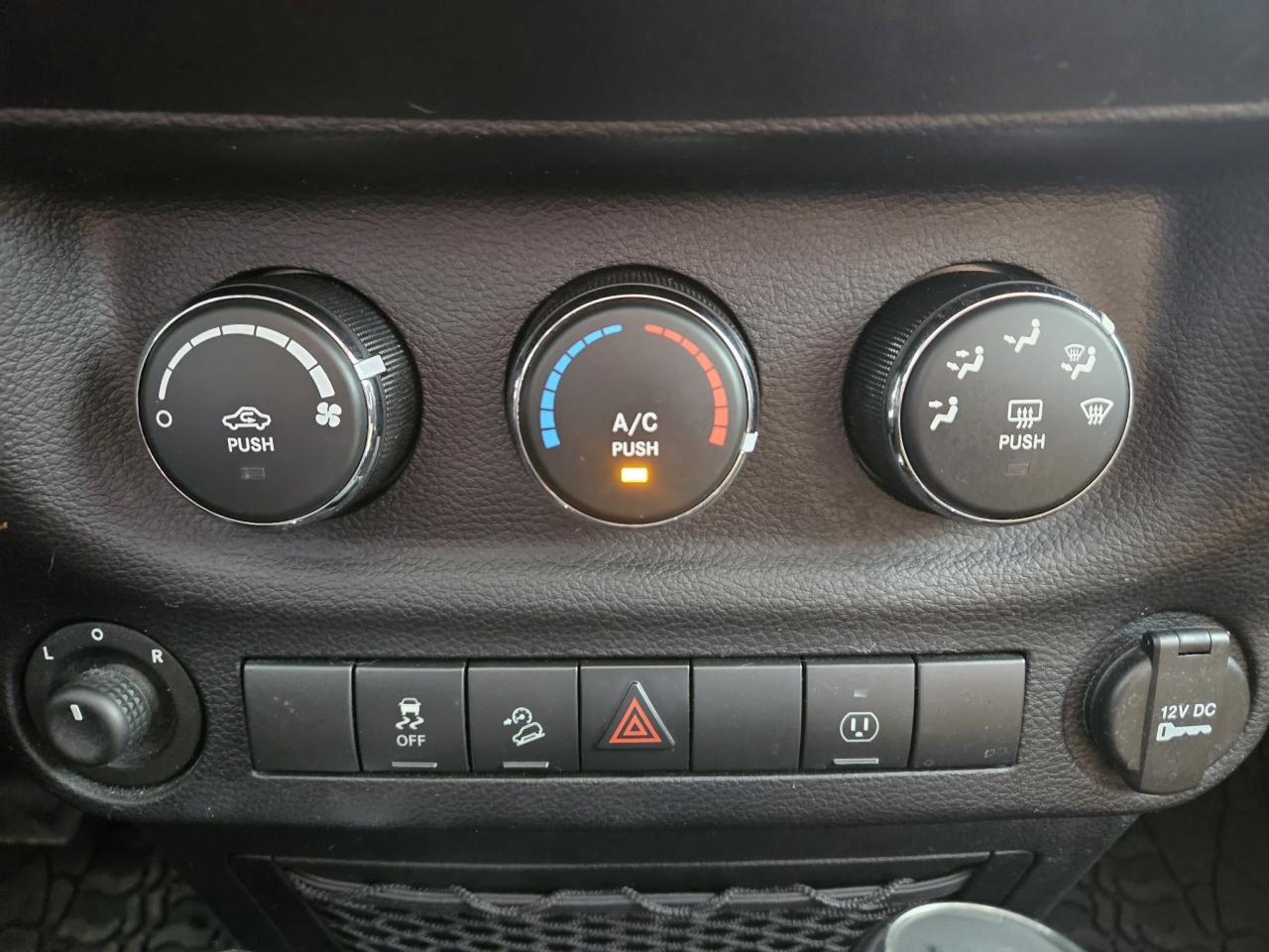 2016 Jeep Wrangler Unlimited Sahara 4WD Photo