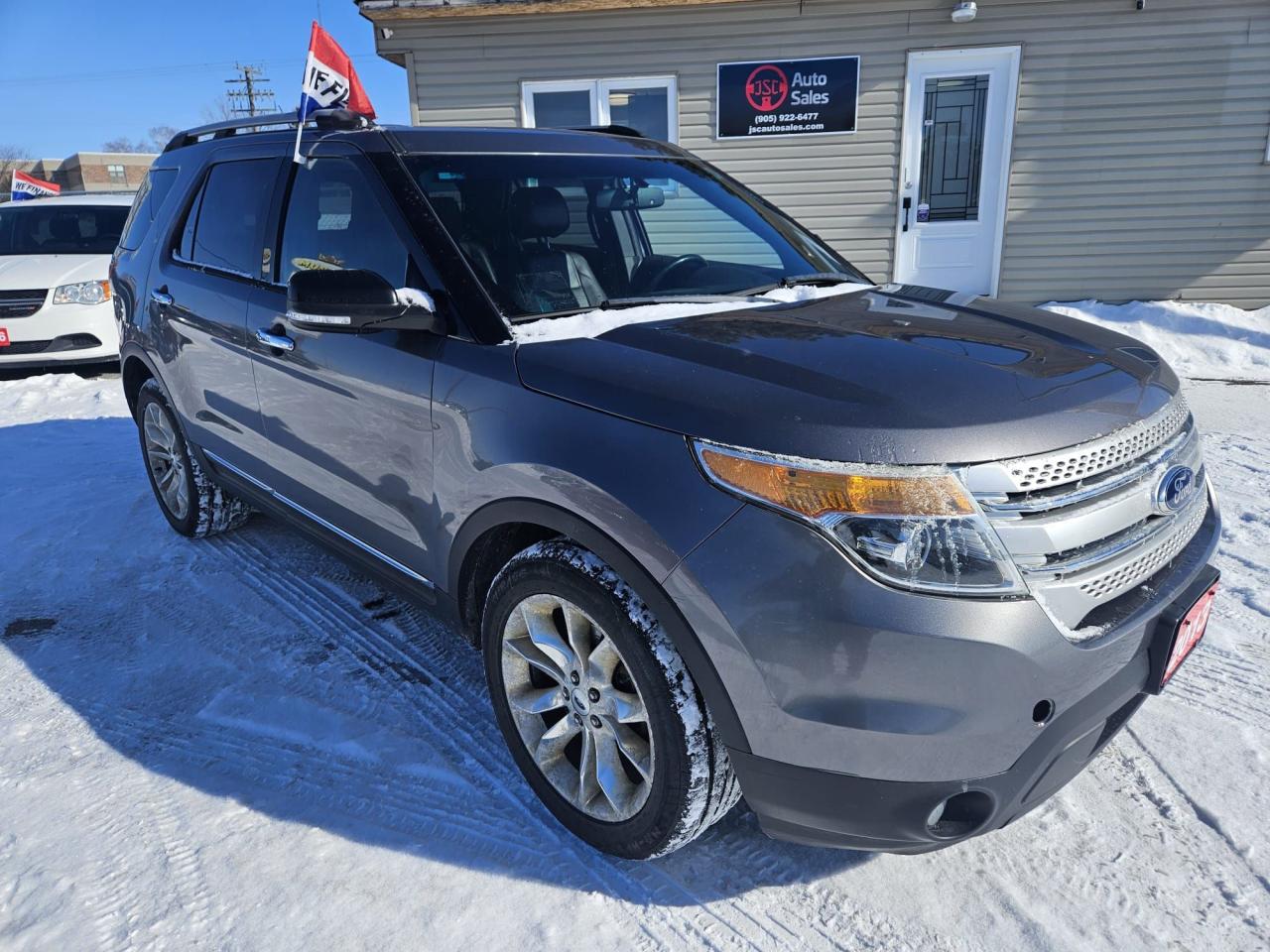 2013 Ford Explorer XLT - Photo #1