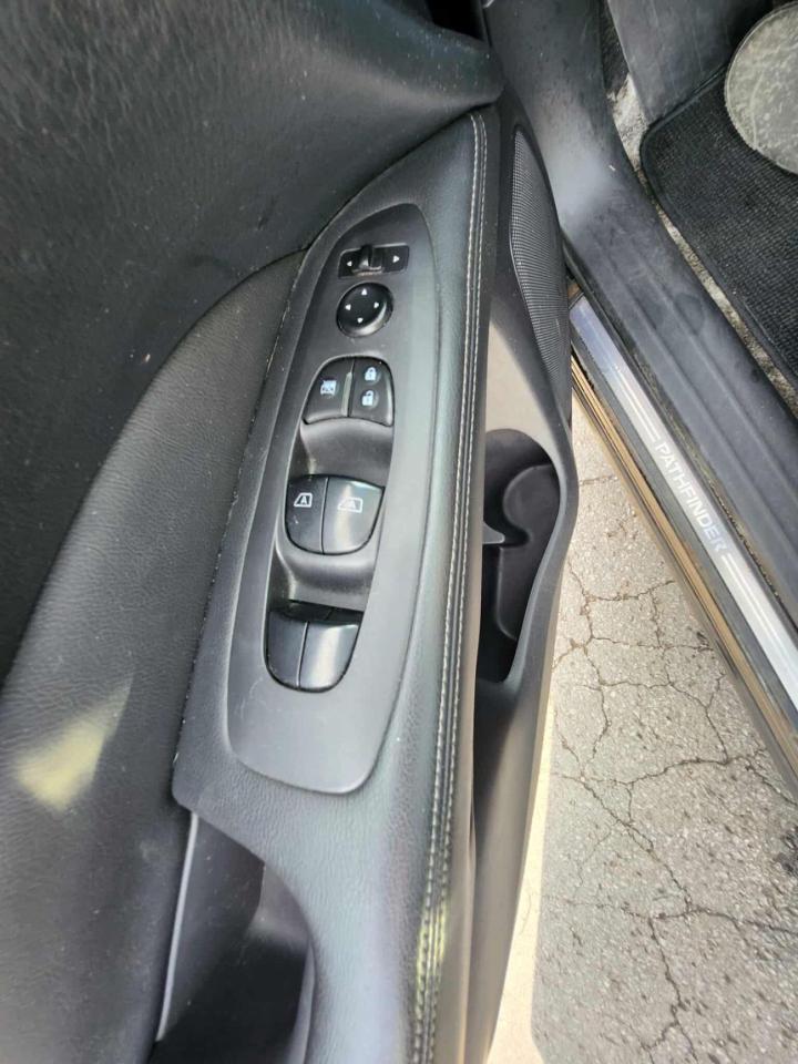 2015 Nissan Pathfinder 4WD 4dr SV - Photo #26