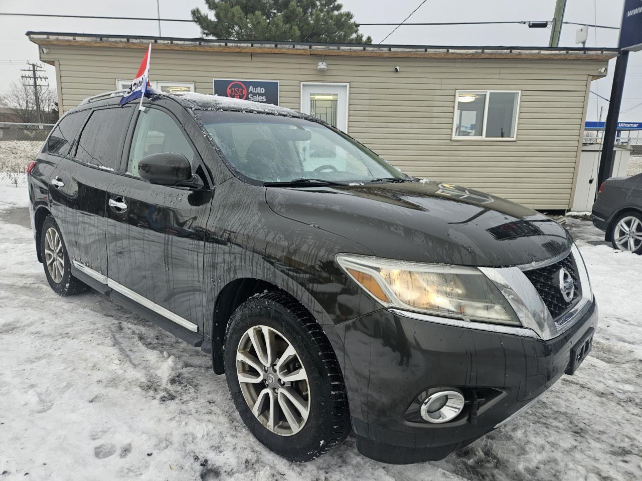 2015 Nissan Pathfinder SV Photo