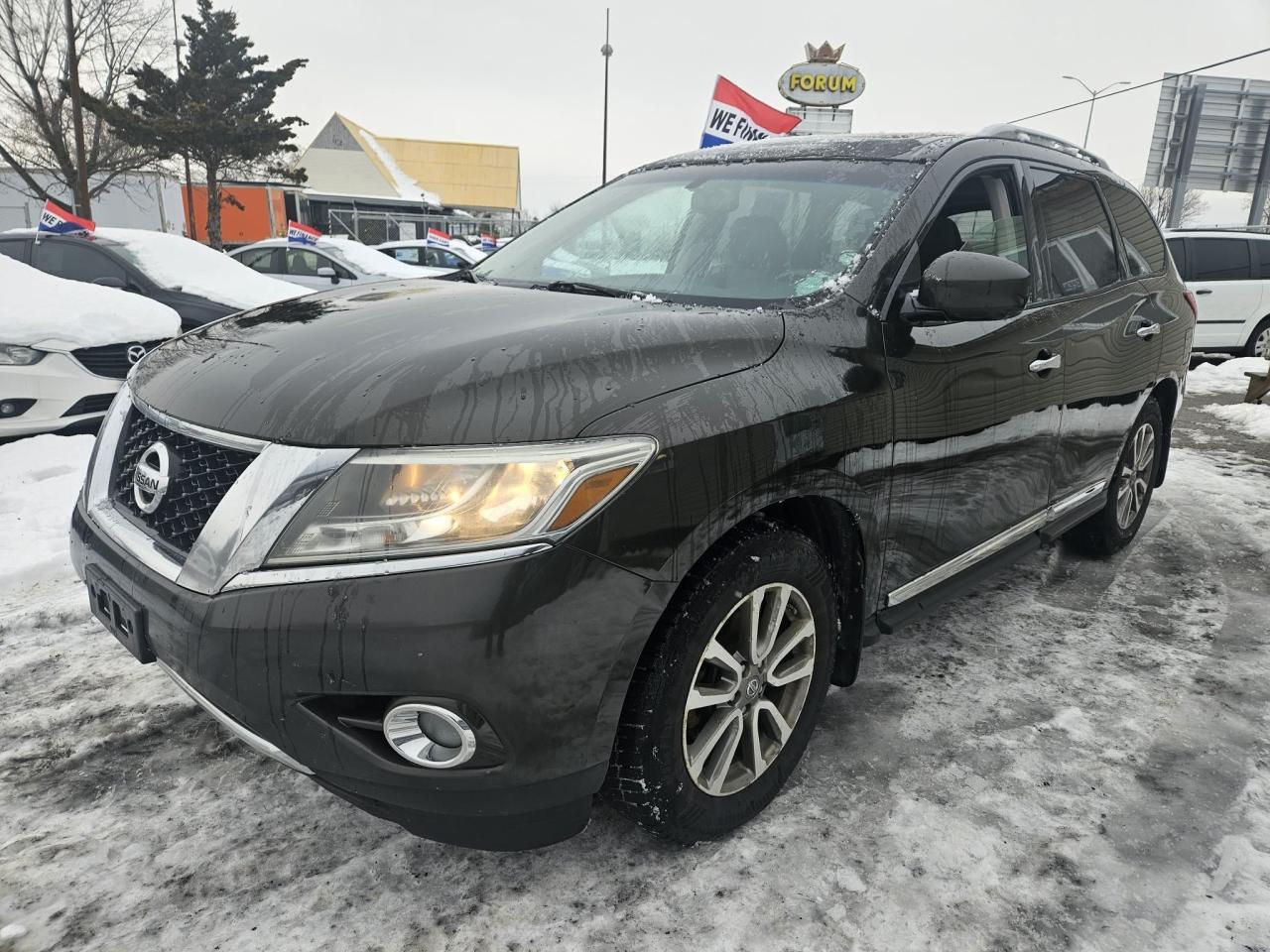 2015 Nissan Pathfinder SV Photo2