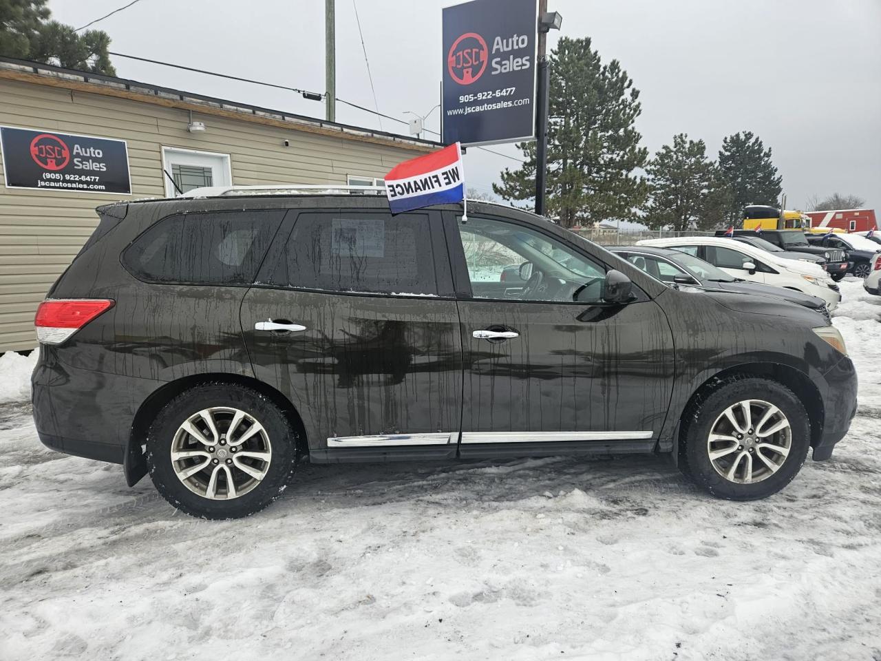2015 Nissan Pathfinder SV Photo
