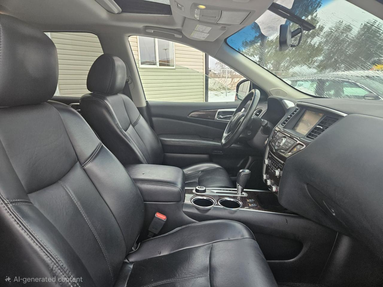 2015 Nissan Pathfinder SV Photo