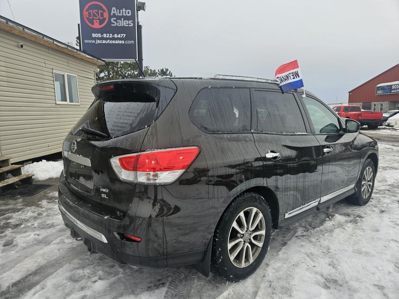 2015 Nissan Pathfinder SV Photo