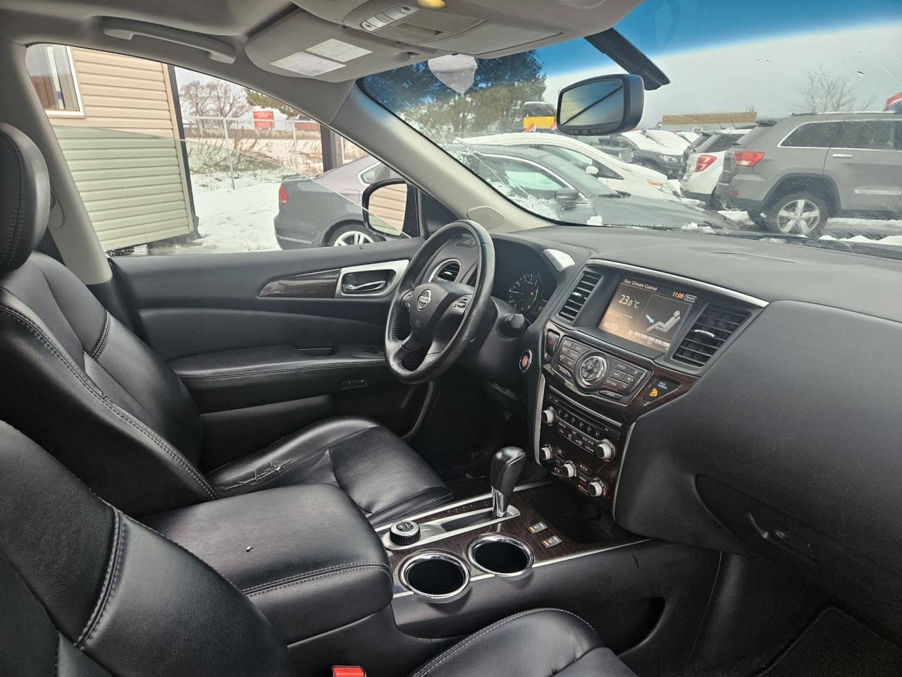 2015 Nissan Pathfinder SV Photo