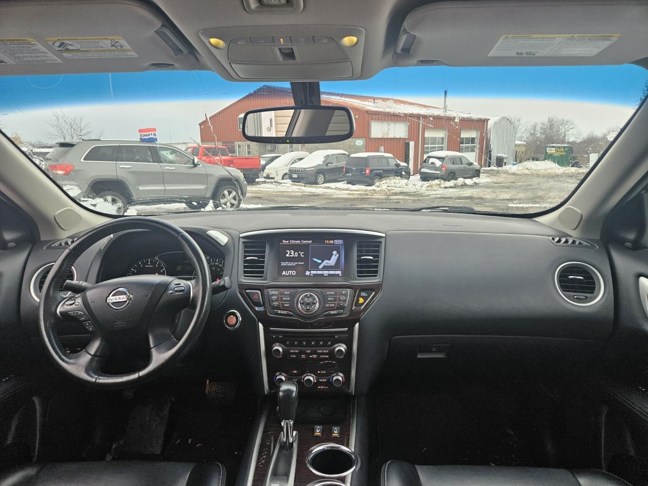 2015 Nissan Pathfinder SV Photo