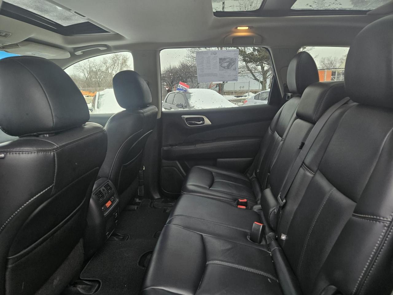 2015 Nissan Pathfinder SV Photo