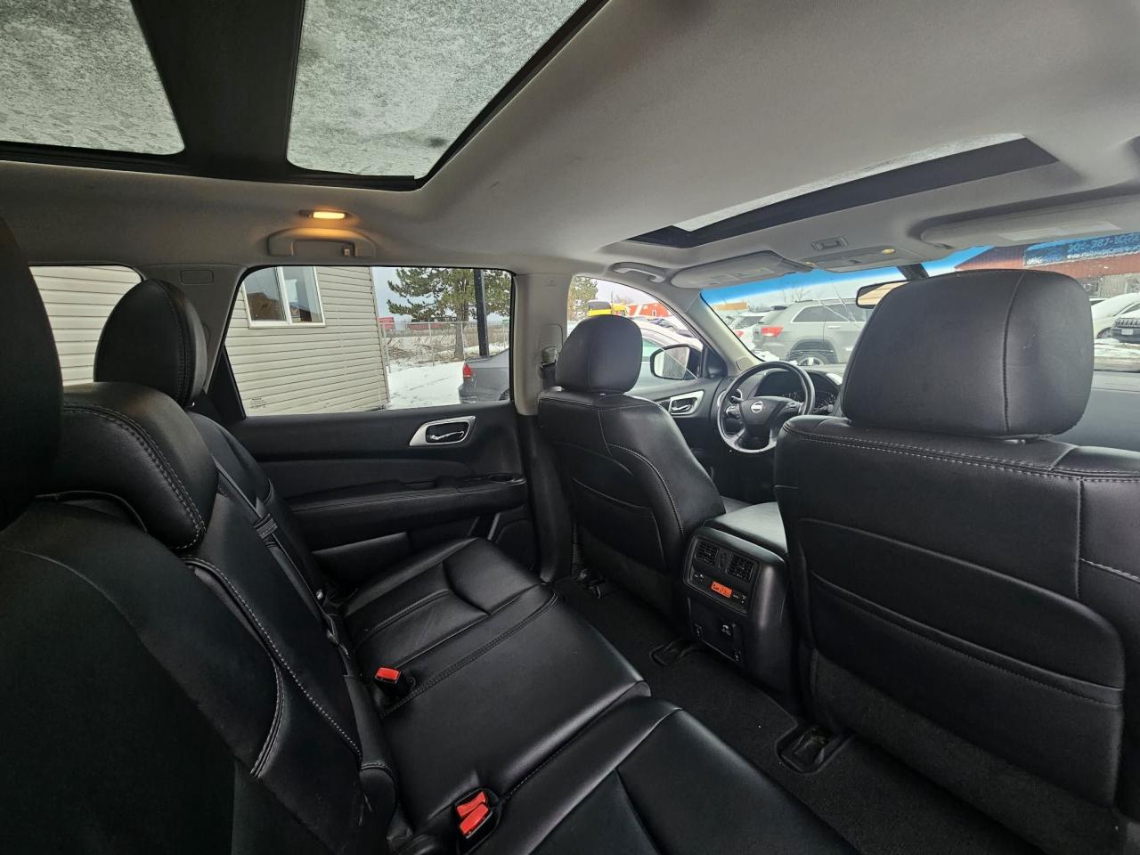 2015 Nissan Pathfinder SV Photo