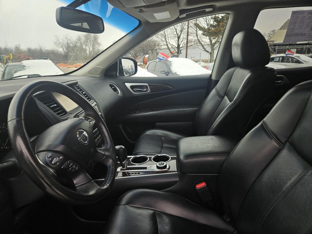 2015 Nissan Pathfinder SV Photo