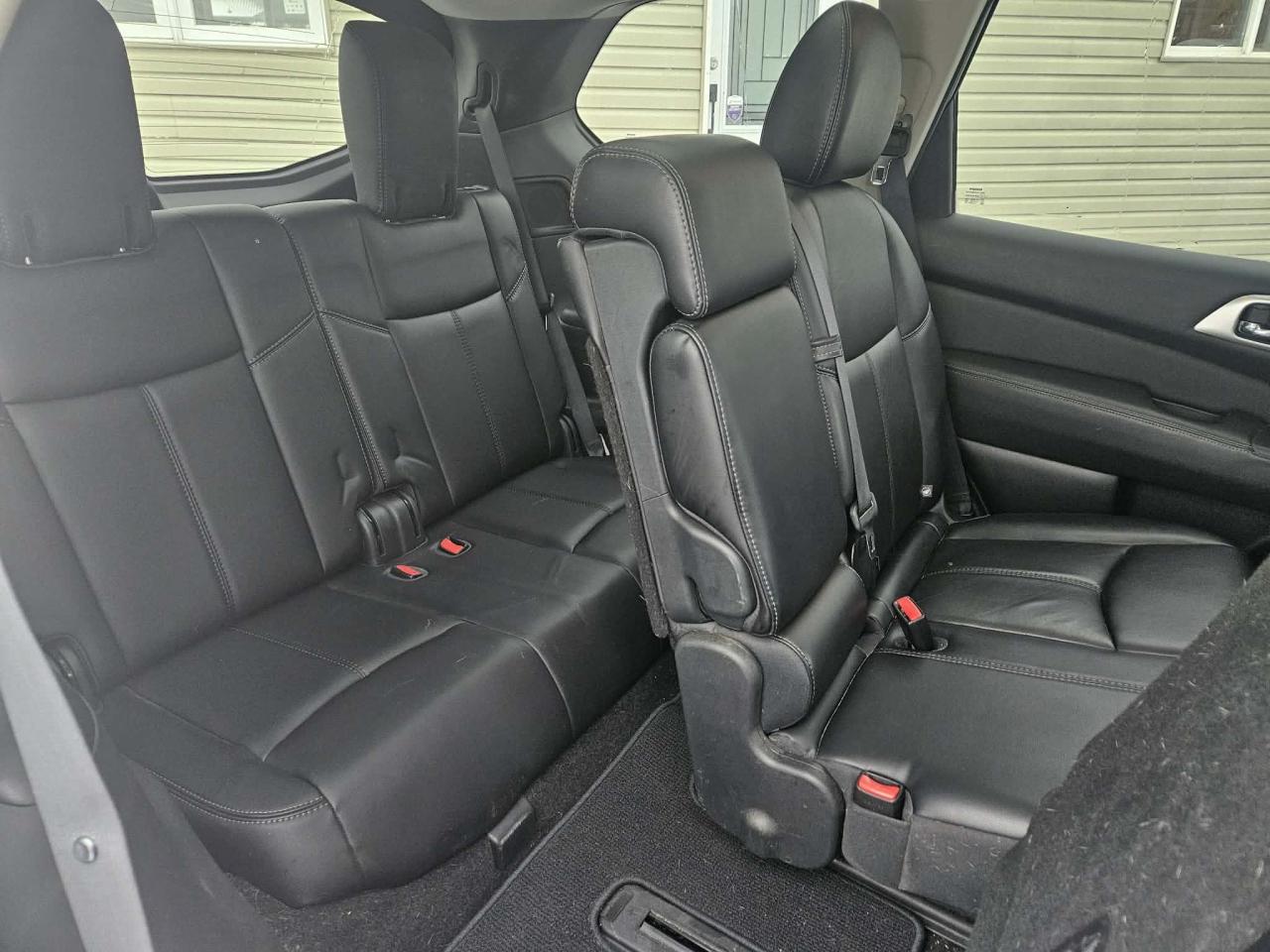 2015 Nissan Pathfinder SV Photo